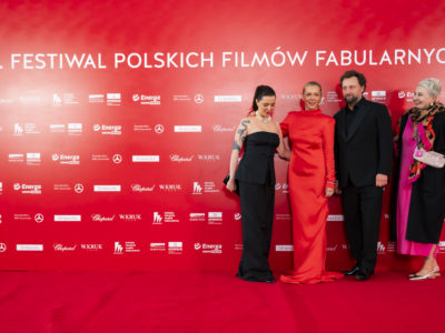 „Rzeczy niezbędne” <br>
                     
                    Kamila Tarabura, Katarzyna Warnke, Tomasz Naumiuk i Sylwia Cieślak, 
49. Festiwal Polskich Filmów Fabularnych w Gdyni

 <br>