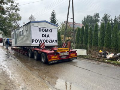 Domki dla powodzian <br>
                     
                     