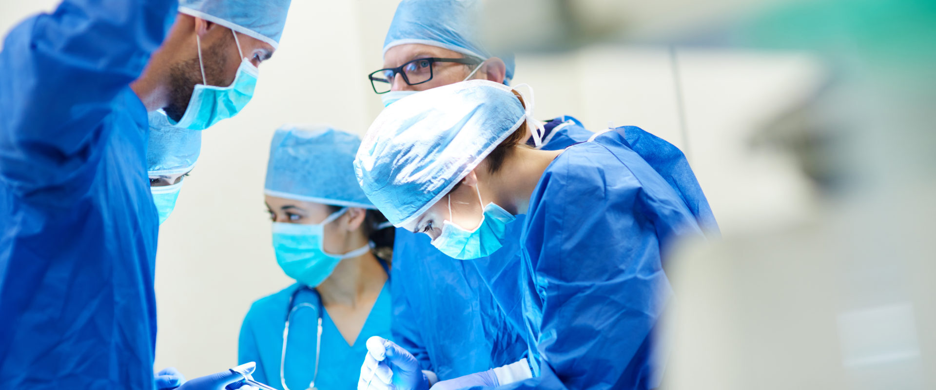 Od General Hospital do New Amsterdam, czyli dlaczego kochamy seriale medyczne?