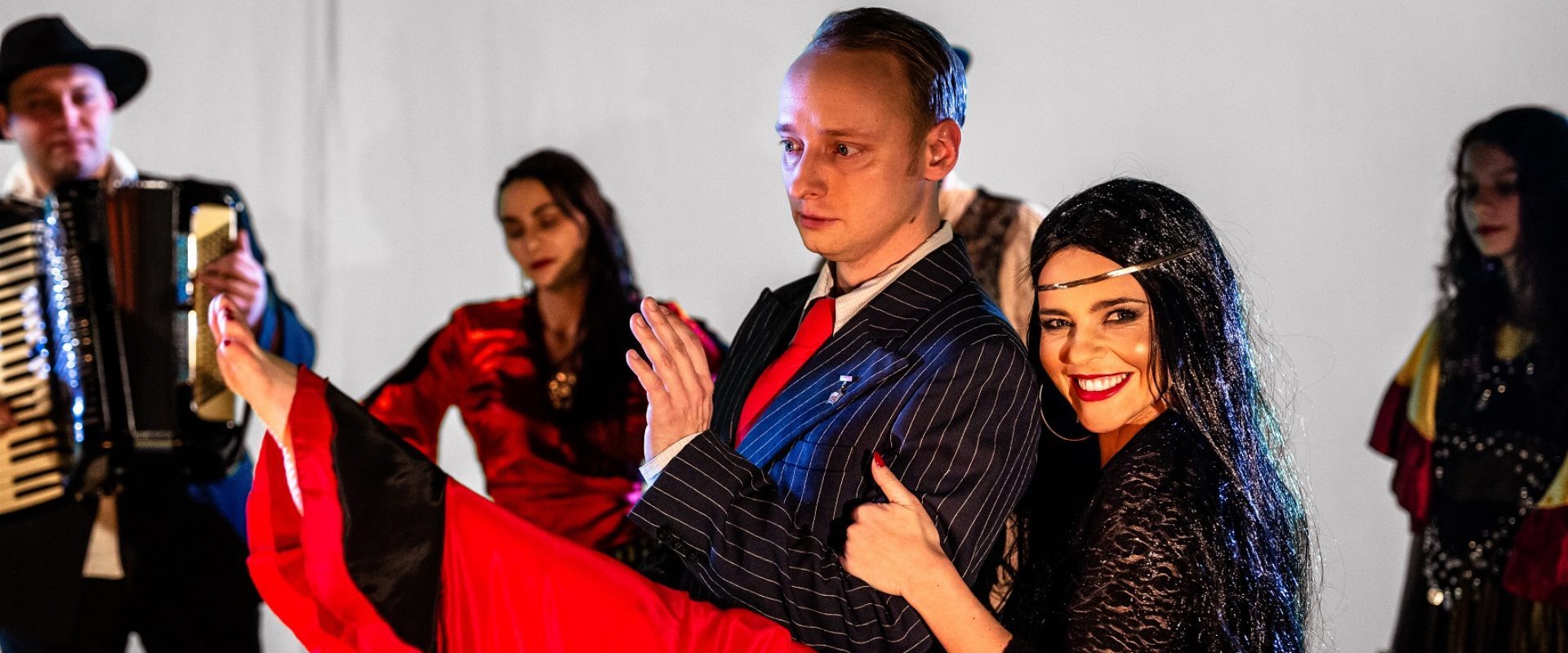 „Kiepscy”: Edyta Herbuś jako Cyganka (wideo)