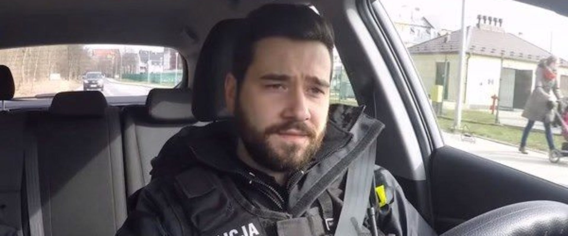 „Policjantki i policjantki”: Patrzyła na mnie jak na wariata! (wideo)
